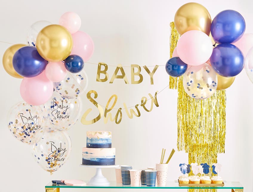 Dekorier deine Babyparty modern in Rosa, Blau & Gold