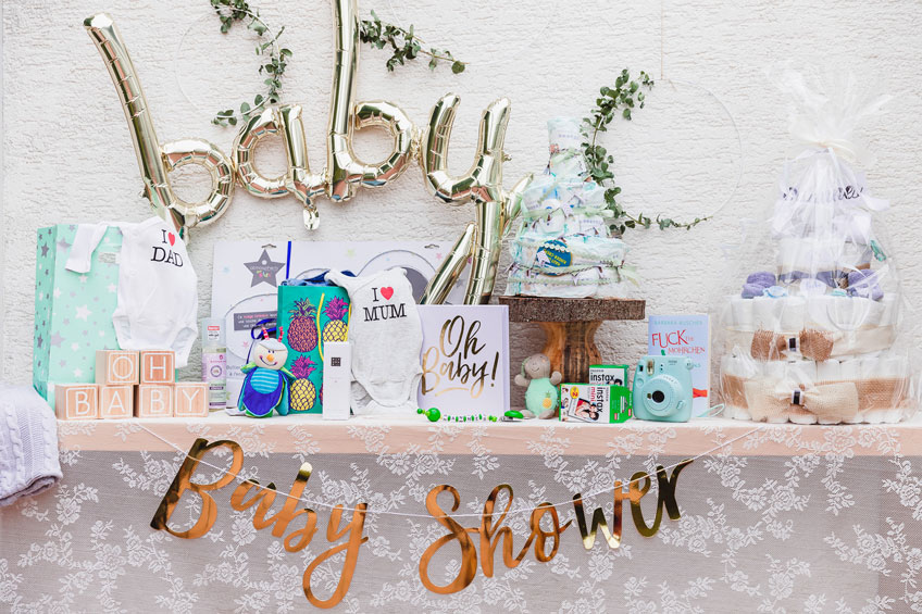 Hübsch hergemacht - der Geschenketisch auf der Babyparty darf auch schön aussehen (c) fashionblonde