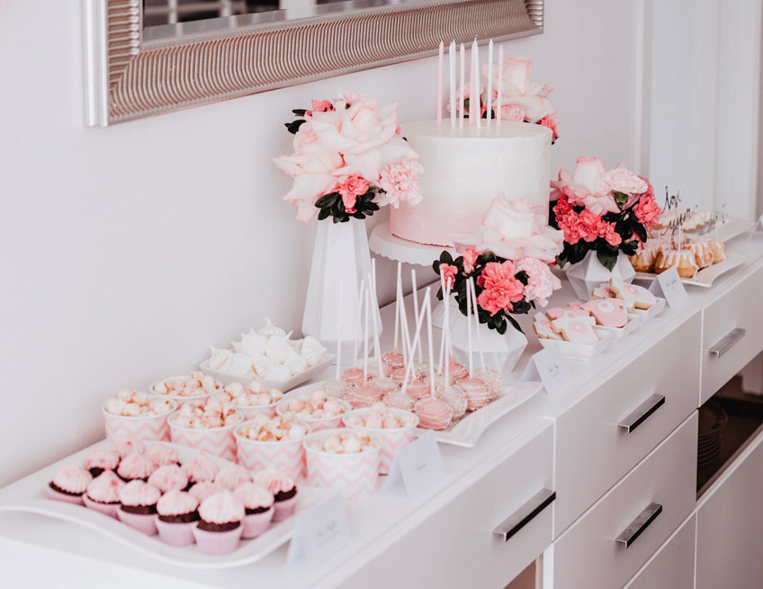 Sweet Table in Rosa und Weiß mit Ombre-Torte (c) Anna Fichtner Fotografie Sweet Table in Rosa und Weiß mit Ombre-Torte (c) Anna Fichtner Fotografie