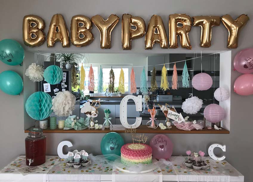 Farblich zweigeteilter Sweet Table als schöne Idee für eine neutrale Baby Shower © c.loves.c