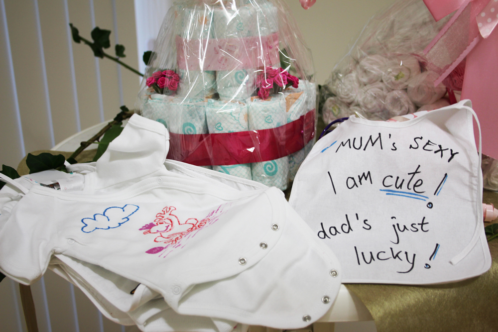 Bodys selbst bemalen macht Spaß und ist zudem ein tolles Geschenk für das Baby - das Zubehör findet ihr bei uns im Shop Bodys selbst bemalen macht Spaß und ist zudem ein tolles Geschenk für das Baby - das Zubehör findet ihr bei uns im Shop