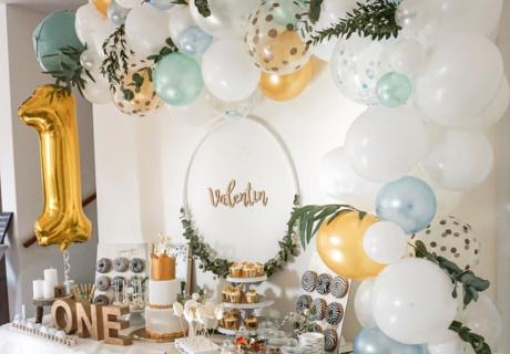 Ballongirlanden sind DIE Dekoidee für Sweet Tables, Geschenketische und Hintergründe © myboys_and_i