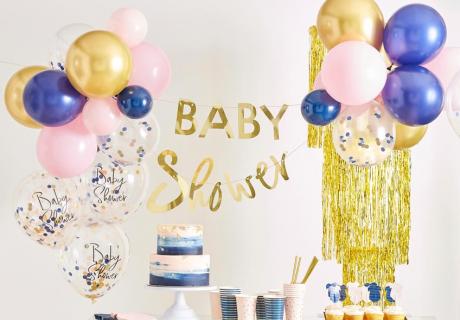 Dekorier deine Babyparty modern in Rosa, Blau & Gold