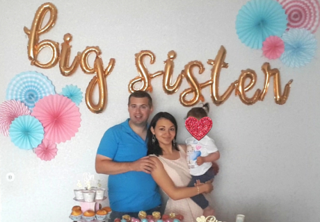 Big-Sister-Schriftzüge machen das Geschwisterchen zur Babyparty stolz (c) mariaxantonia