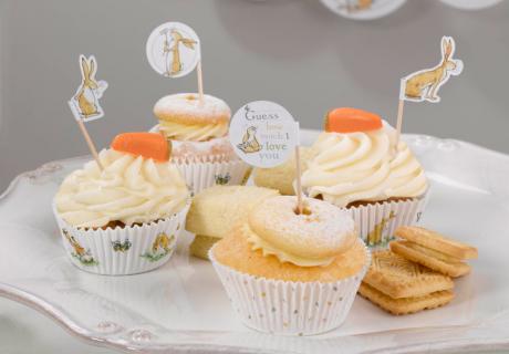 Süße Cupcake-Picks mit Motiven aus dem Kinderbuch "Guess how much I love you"