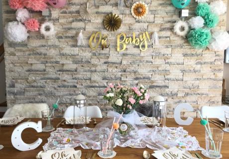 Gold und Weiß als Verbindung deiner Babyparty-Konstrastfarben Rosa und Mint © c.loves.c