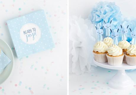 Hellblaue Servietten mit Polka Dots und niedliche Häschen für deine Jungen-Babyparty