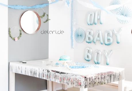 Traumhaft schöne Babyparty-Deko in Hellblau für einen Jungen. Foto: delari.de